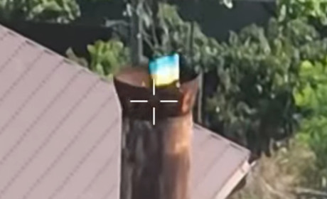 У День Конституції України на окупованій Херсонщині замайорів український прапор