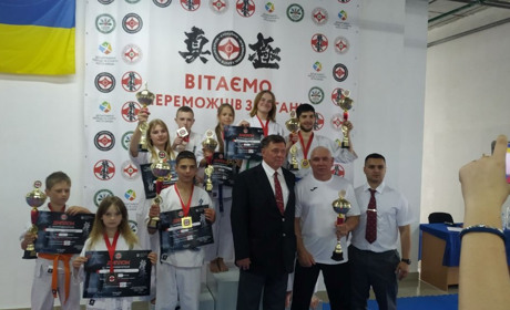 Каратисти двох громад показали клас: шість чемпіонських титулів і кубок ветерана від сенсея