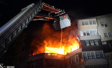 Росія знову атакувала Одещину: постраждала 9-поверхівка, евакуйовано 50 мешканців (ФОТО)