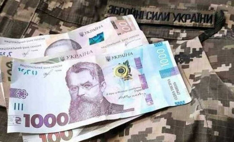 В Україні хочуть збільшити виплати військовим та поліцейським. Хто скільки отримуватиме?
