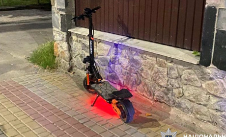 У Старокостянтинові 14-річний самокатник збив пішохідку:поліцейські відкрили кримінальне провадження