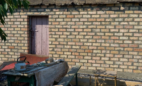 У Нікополі відновлюють оселі після ворожих обстрілів