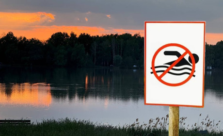 Ситуація не стабілізувалася: вода в одному з озер Глухова досі небезпечна для купання