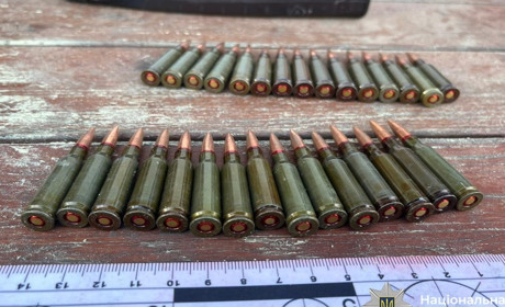 На Золотоніщині поліцейські вилучили у чоловіка арсенал зброї та боєприпасів