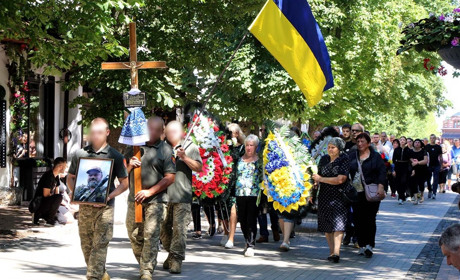 У Ніжині провели в останню путь загиблого воїна - Солов'я Сергія Володимировича