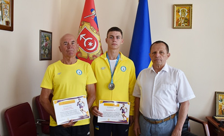 У Старокостянтинові відзначили юного чемпіона та його наставника