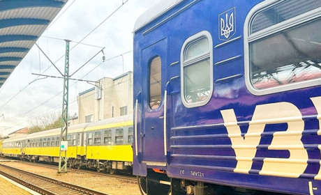 Боротьба Укрзалізниці з перекупами: на деякі поїзди квитки можна купити лише через “Дія.Підпис”