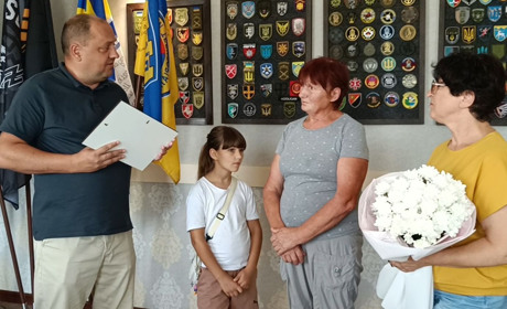 Мамина віра – сила нескорених: у Балті вперше вручили від імені командування подяку матері воїна