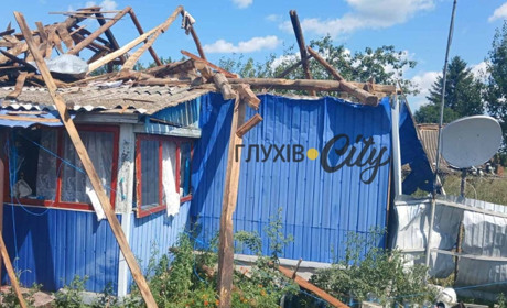 Росіяни масовано атакували БПЛА село Суходіл Есманьської громади: поранено чоловіка, знищено будинки