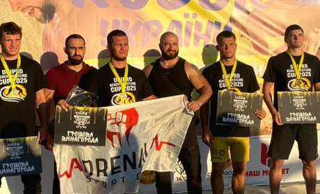 Тренер з Південного здобув бронзу на Кубку України з пляжної боротьби (ФОТО)