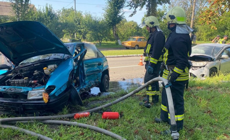 У Переяславі зіткнулися Ford та Opel — водійку госпіталізували в лікарню: хроніка поліції