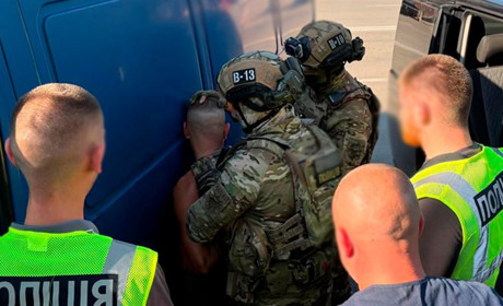 Переправляли військовозобов'язаних за кордон: на Хмельниччині викрили схему