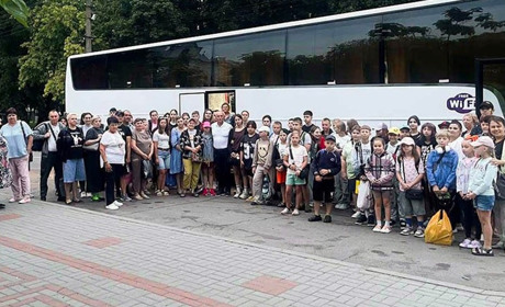 40 дітей пільгових категорій із Переяславської громади вирушили на двотижневий відпочинок у Карпати