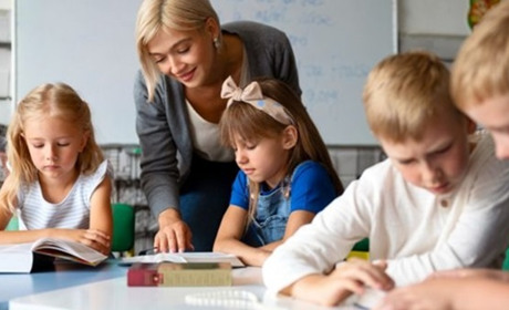 Є робота: у Старокостянтинові є вакансії для педагогів, продавців, водія, секретаря