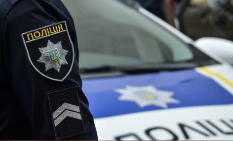На Київщині правоохоронці затримали чоловіка, який зберігав боєприпаси та наркотики