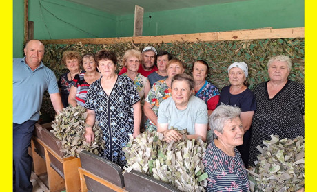 Уже 200 маскувальних сіток для ЗСУ: волонтерки з Буртів невтомно працюють задля Перемоги