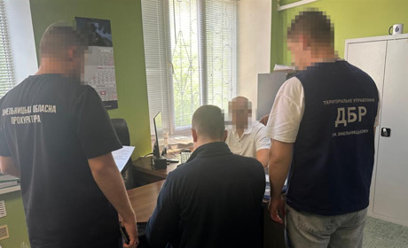 На Хмельниччині правоохоронець побив затриманого