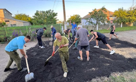 Жителі Березані Вигодянської громади самотужки відремонтували дві вулиці