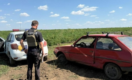 У Біляївці чоловік посварився з працівницею лікарні, тікав від поліції та спричинив ДТП