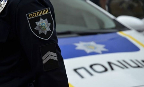 Пʼяний чоловік чіплявся до перехожих і заважав заходити в магазин у Переяславі: хроніка поліції
