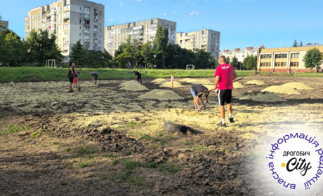 У гімназії №17 облаштовують футбольне поле з натуральним покриттям: чому обрали саме цей заклад