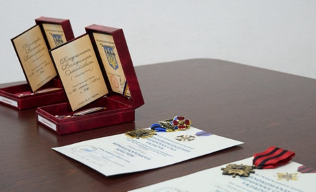 Нікопольських військовослужбовців відзначили державними нагородами