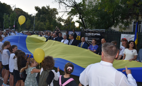 Бухарест у жовто-блакитних барвах: акція єдності до Дня Незалежності України