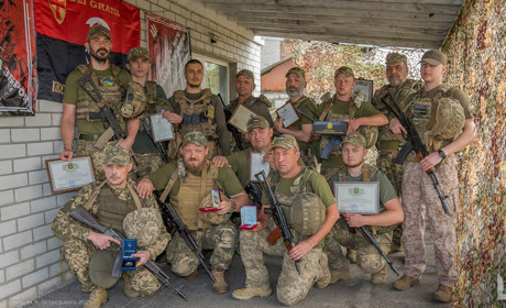 Командир 30 ОМБр імені князя Острозького відзначив найкращих воїнів у День Незалежності