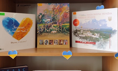 У бібліотеці Південного відкрили тематичну виставку до Дня Незалежності України (ФОТО)