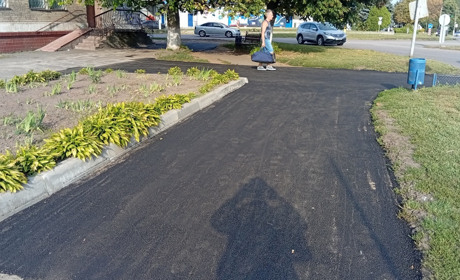 У центрі Кагарлика відремонтували аварійну ділянку тротуару