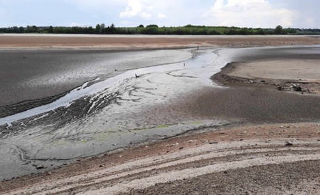 Екологічна пастка на дні Каховського водосховища: вода зникла, токсини залишилися