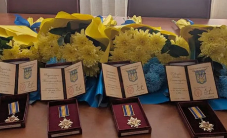 Родинам загиблих захисників зі Старокостянтинівщини вручили посмертні ордени «За мужність»