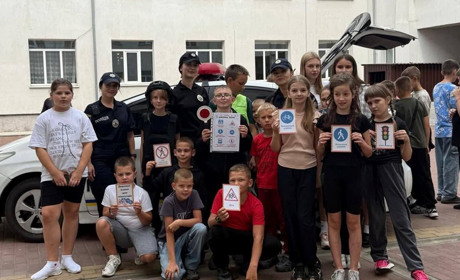 Новини воєнного часу. Допомога храму, донати для ЗСУ, підтримка медиків та поліцейські в школі