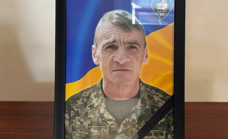 Його вважали зниклим безвісти майже рік. Первомайськ прощається з полеглим захисником