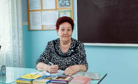 Жовтоводці збирають на лікування вчительки історії, яка працює у 12 школі