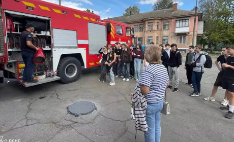 На Нікопольщині старшокласники знайомилися з професією рятувальника під час «Тижня безпеки»