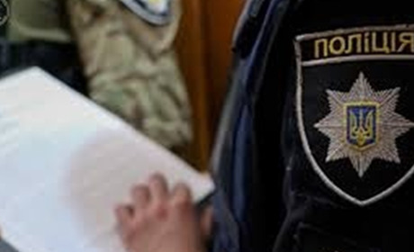 У П’ятихатках чоловік домагався дівчини: поліція розпочала перевірку