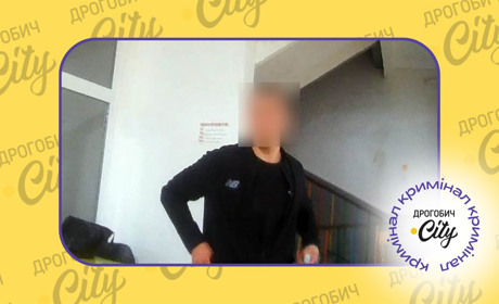 У ніч на неділю в освітній заклад Дрогобича проник сторонній: ймовірно, йдеться про гімназію №14