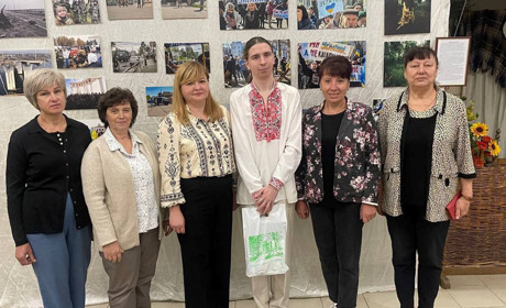 У Фастівському краєзнавчому музеї відкрили виставку "Незламний Херсон. Життя на межі"