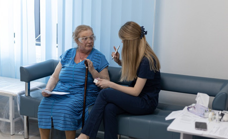 «Боже, я бачу світ, квіти і зелену траву!»: історія турботи рідних і вдячності лікарям "Зіроньки"