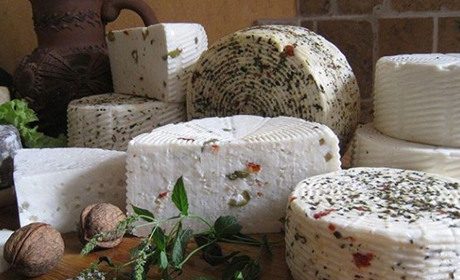 Домашні сири: 8 простих рецептів, які замінять магазинні
