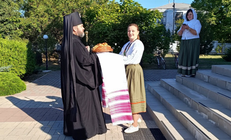 Архієпископ Афанасій відправив Літургію та панахиду у Захарівці: молитви за захисників України