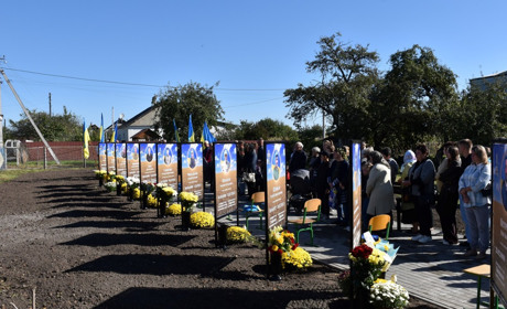 «Ми зобов’язані пам’ятати»: у Пашківцях відкрили Алею Пам’яті Захисників України