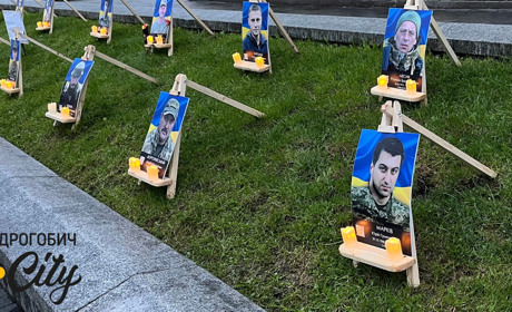 В пам’ять про загиблих захисників громади вулицями Дрогобича пройшла смолоскипна хода