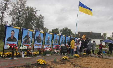 Не сумуй, дитино, що немає тата: у Новій Греблі облаштували Алею пам’яті на честь загиблих земляків
