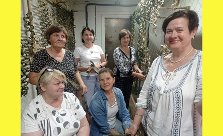 Понад 600 міцних маскувальних сіток захисникам - від "Міцних вузликів" із Кагарлика
