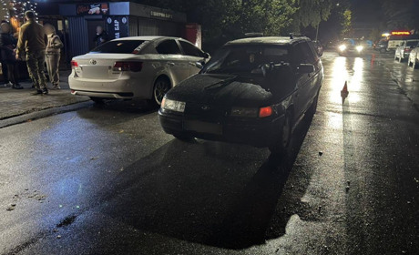 У Глухові водій ВАЗу наїхав на дівчину, яка переходила дорогу поза переходом