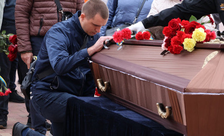 Маріуполь, Оленівка, додому на щиті: південноукраїнці попрощалися з Андрієм Орловським