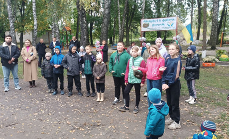 "Майбутнє в дитячих долоньках": у Малому Чернятині відкрили дитячий майданчик