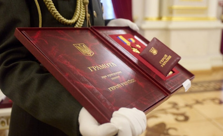 Президент вручив ордени «Золота Зірка» родинам загиблих захисників із Миргорода